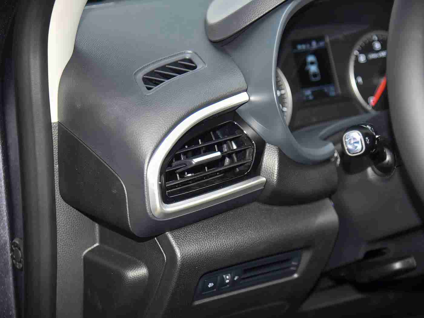 汤不热：新能源先锋，600公里续航，智享潮流，尊享无忧——电动汽车新风尚-4