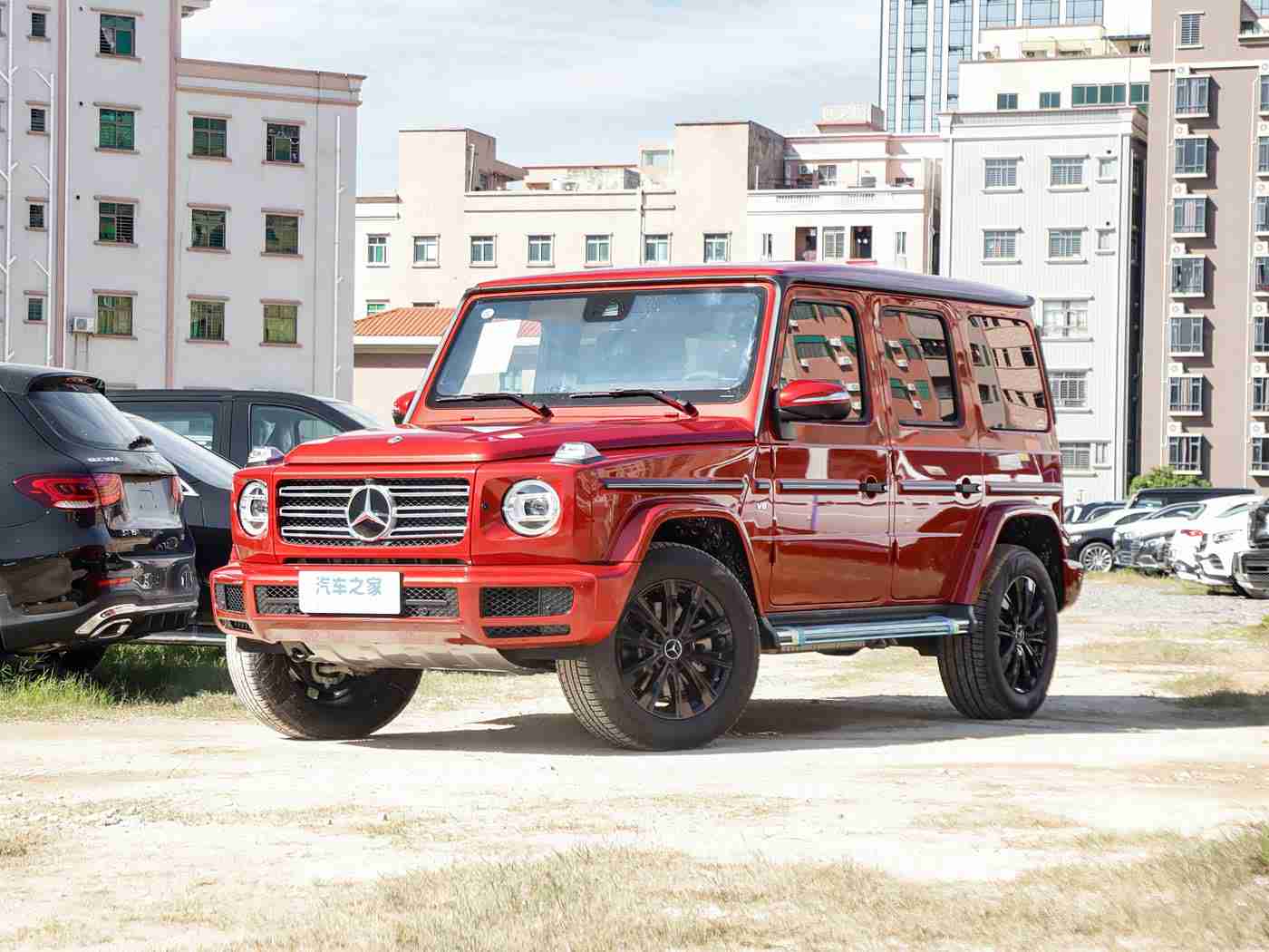 男生和女生打扑克：智能驾驶新体验：创新系统引领“都市驾驶乐趣”扑克大赛-1