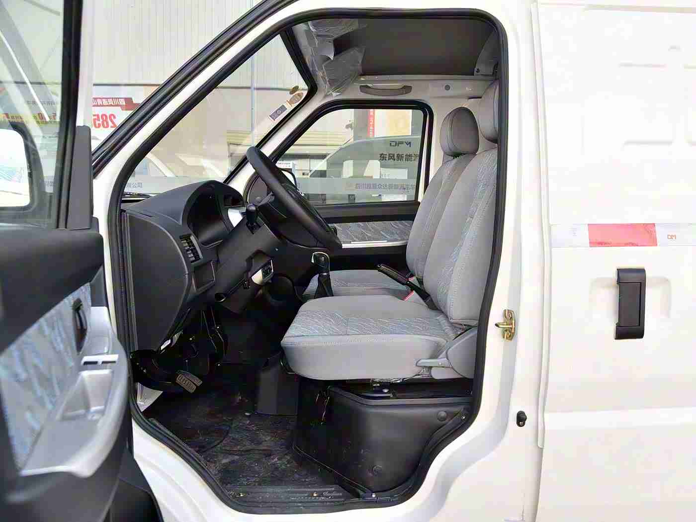 女人与公豬交交:时尚领航,温馨驾驭,新宠“女人与公猪交交”引领潮流-1