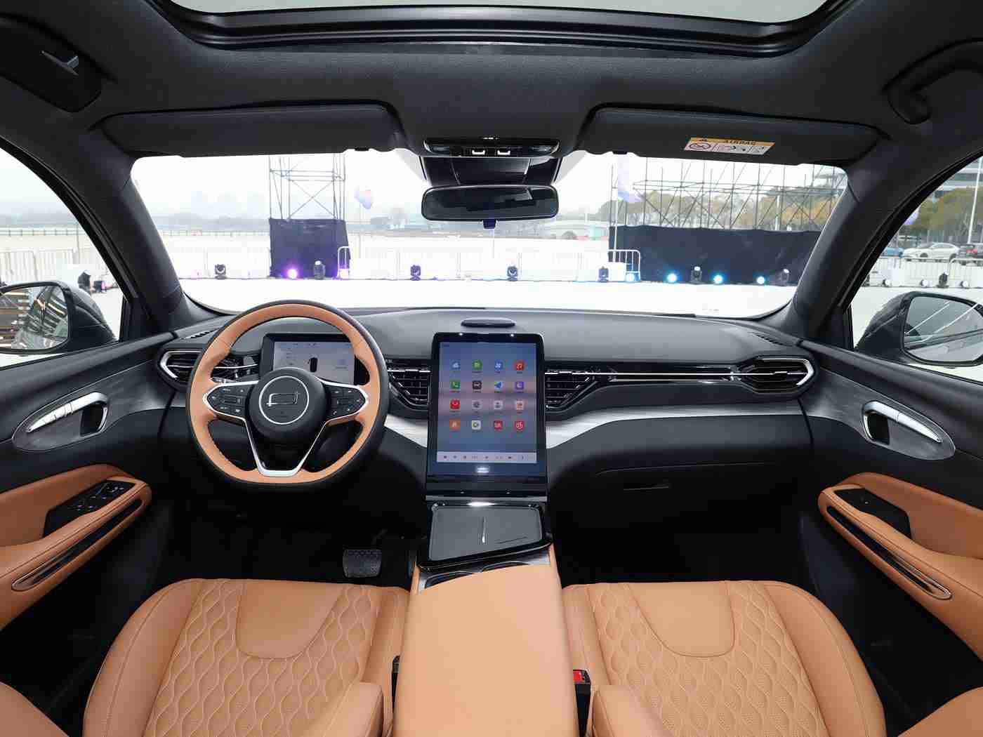 麻豆人妻：引领潮流！麻豆人妻车型惊艳上市，时尚外观性能卓越，年轻家庭首选新宠-3