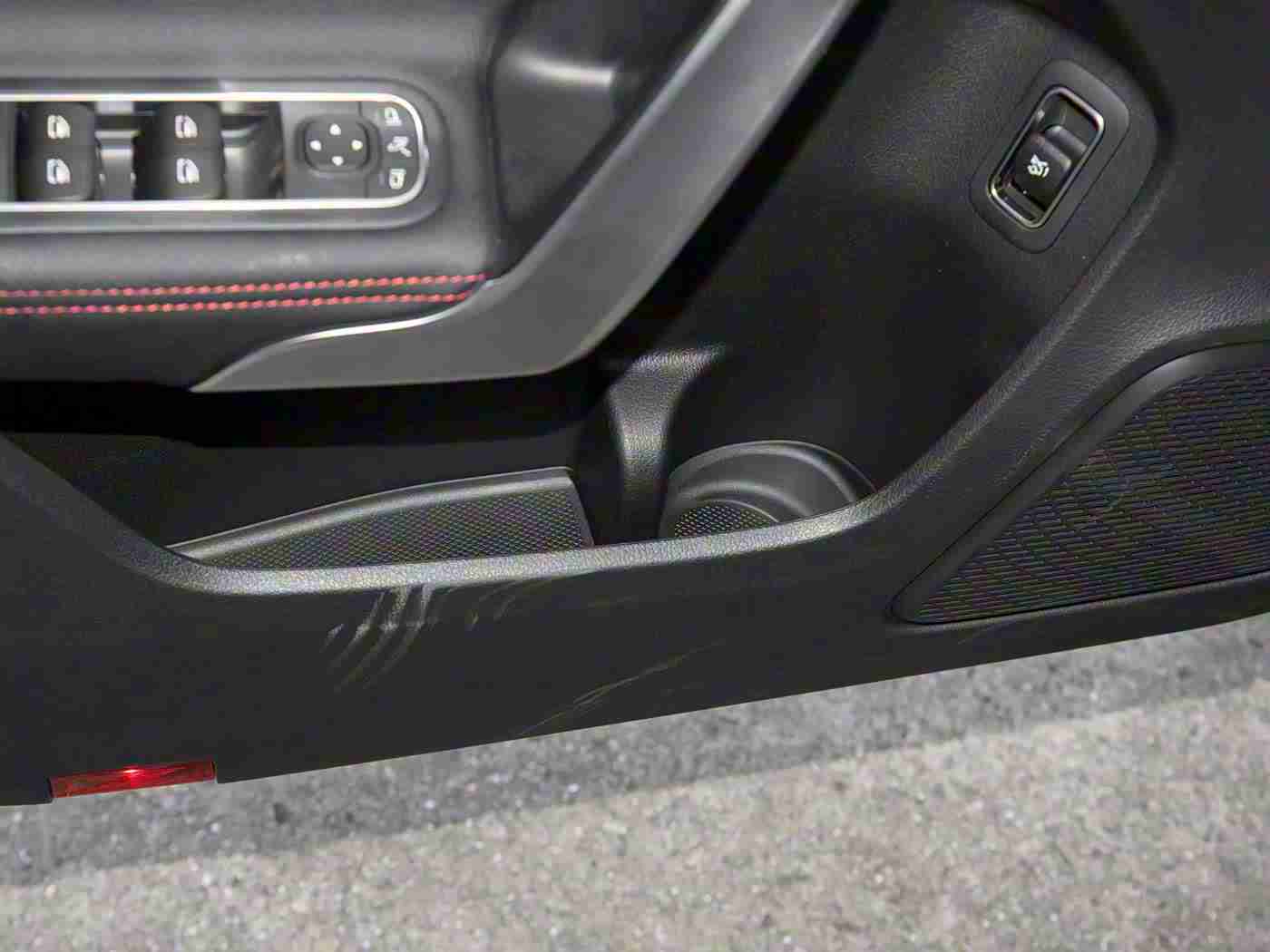 草莓视频站长:新能源驱动,未来出行焕新篇-1