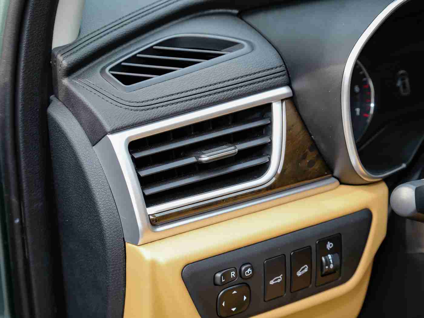 与亲女洗澡时伦了2次：“奇遇启示座椅创新，某品牌新车座椅设计引发热议，舒适安全获好评-5