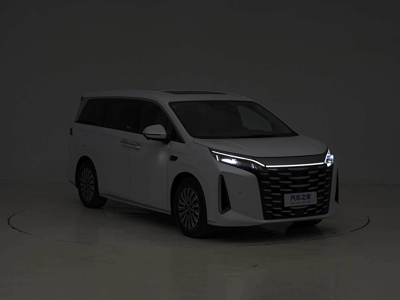 三个老外换着躁我一个故事：接力试驾比亚迪，三外国友人为国产骄傲点赞，共赴速度与激情之旅-2