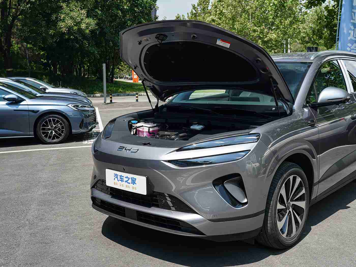 搞屄软件：“智能驾驶新时代来临：“搞屄软件”引领汽车行业创新，提升驾驶安全与舒适度”-1