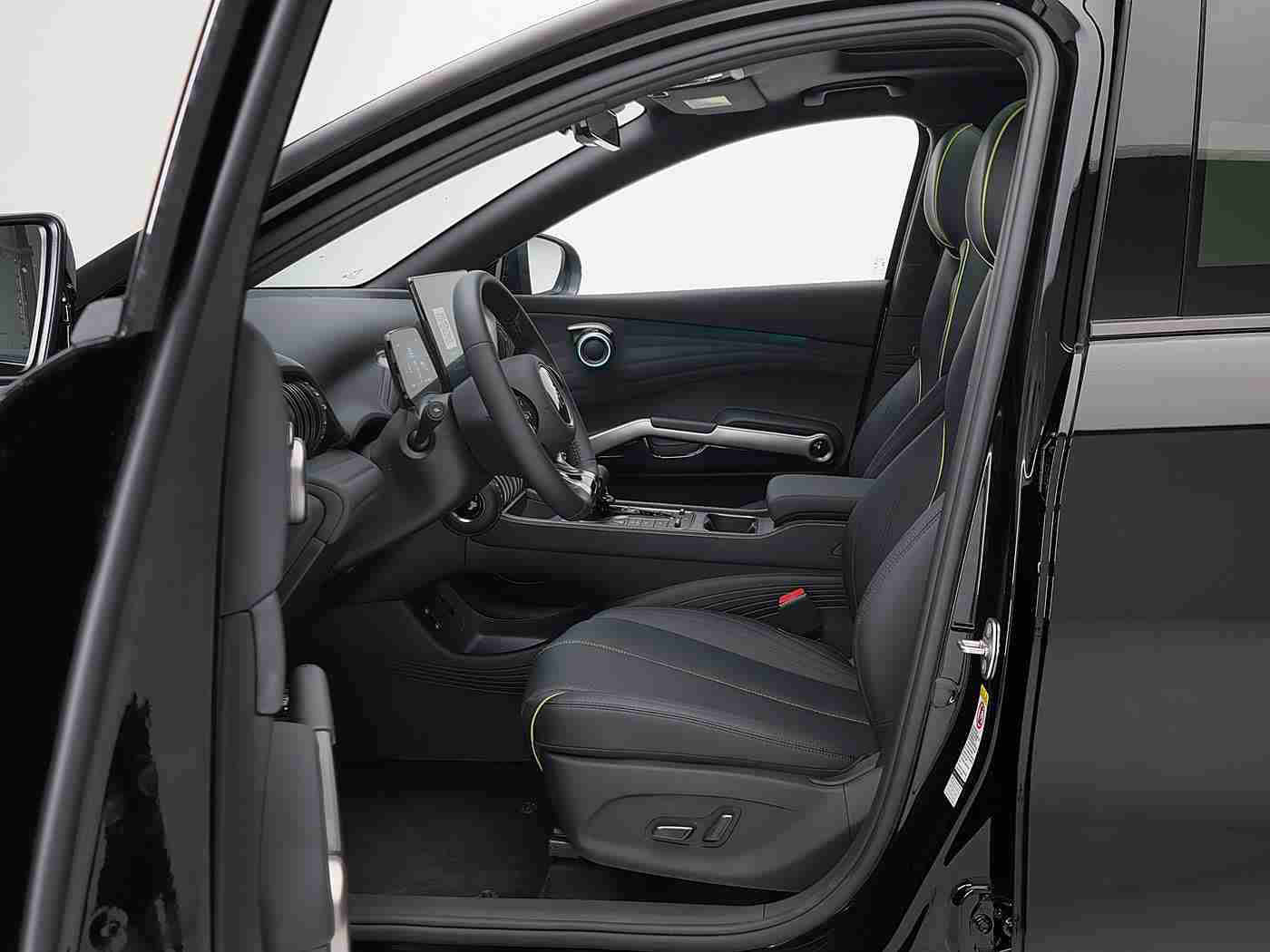 三级网曝吃瓜泄密黑料：“三级网络揭露惊雷，品质危机引行业反思，汽车安全警钟长鸣”-1