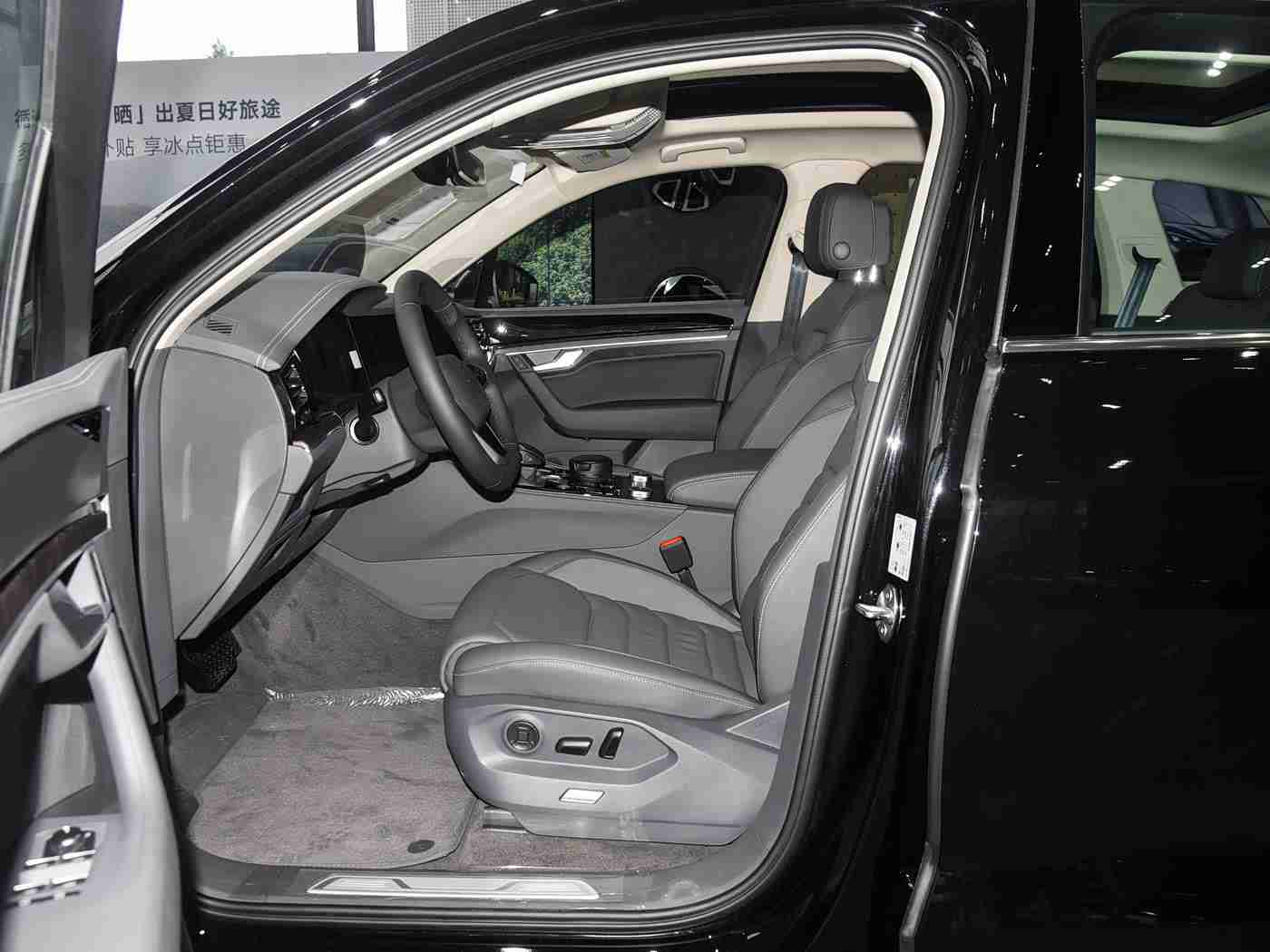 黄色软键：智能交互新风尚，一键解忧助安全：汽车科技新宠引领驾驶革命-1