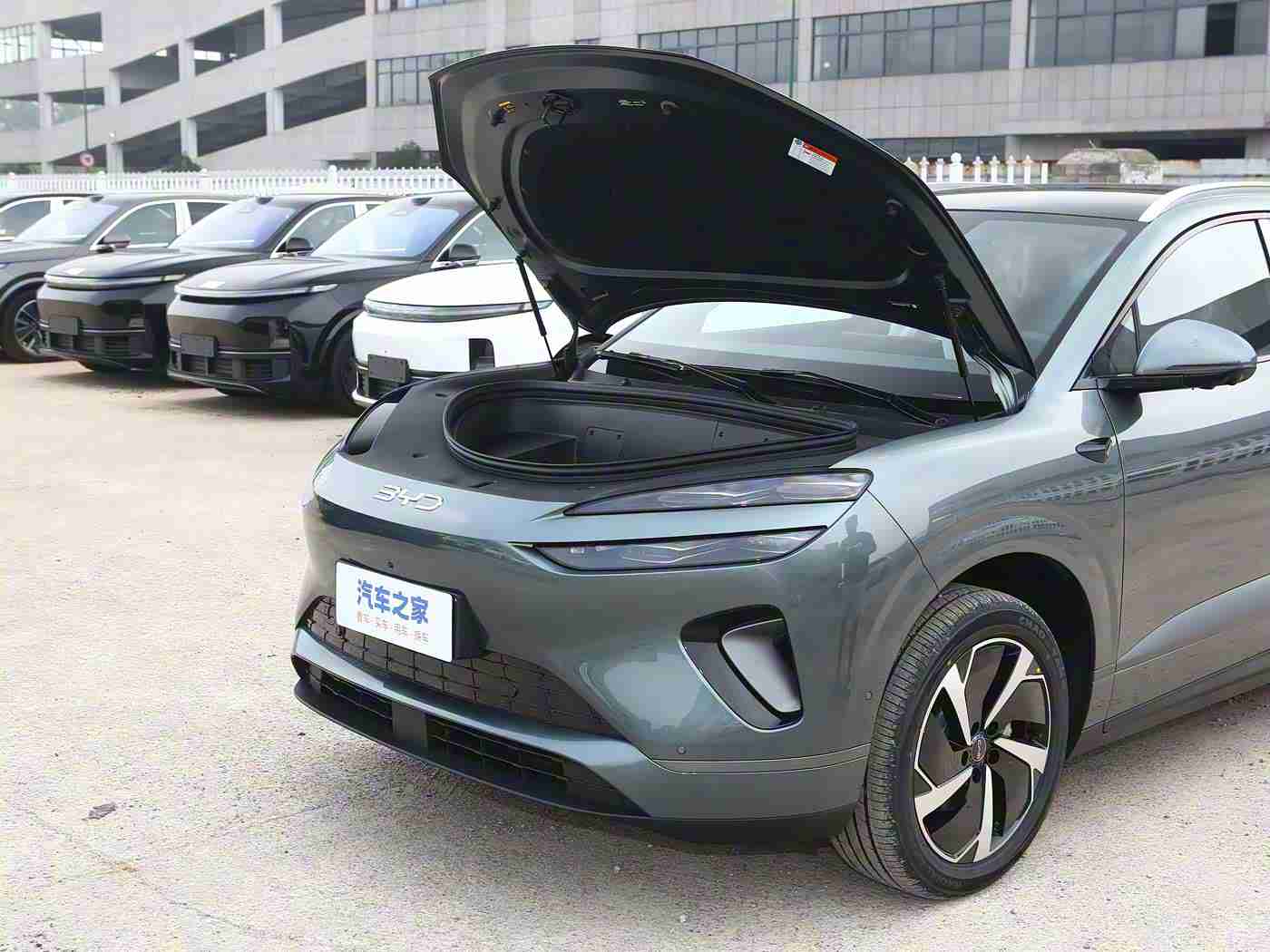 黄色软件大全oppo:流线之韵,智驾新境,时尚座驾引领未来潮流-1