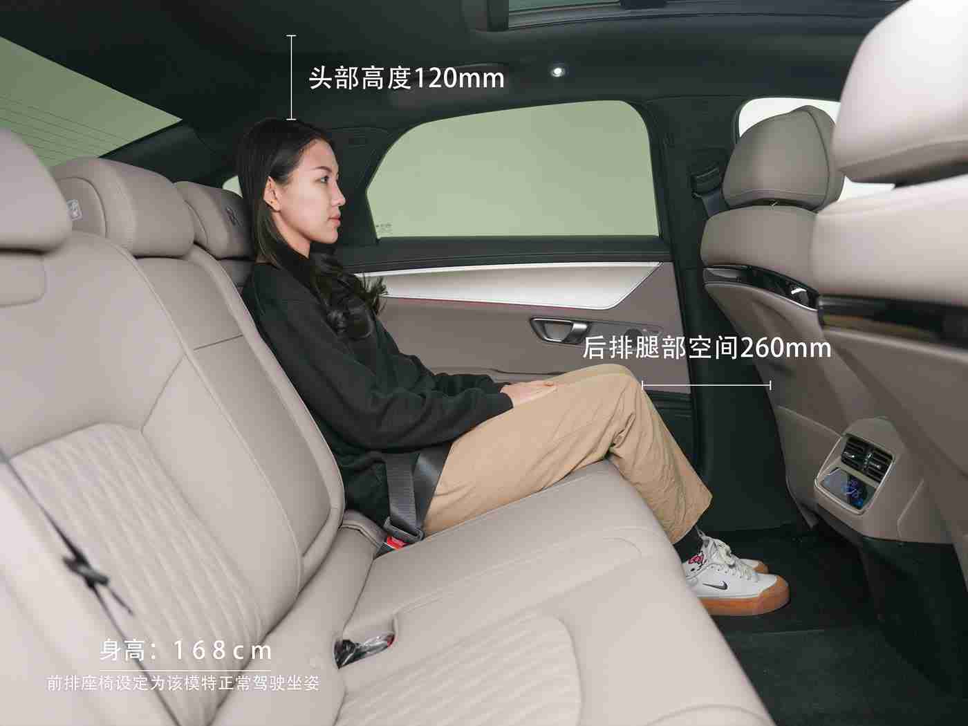 夜操：科技闪耀夜空，智能驾驶新体验：夜幕下的汽车魅力绽放-1