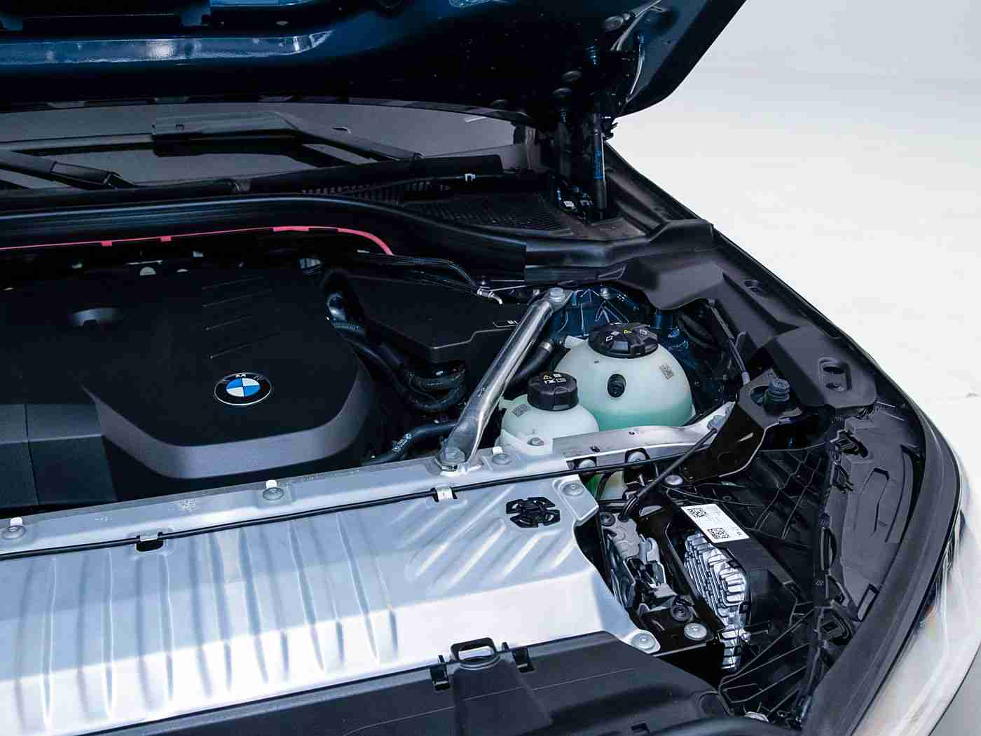 男生桶女生肌肌：“空间宽适，时尚动感，智能环保，引领潮流的全新家用车，备受瞩目”-2