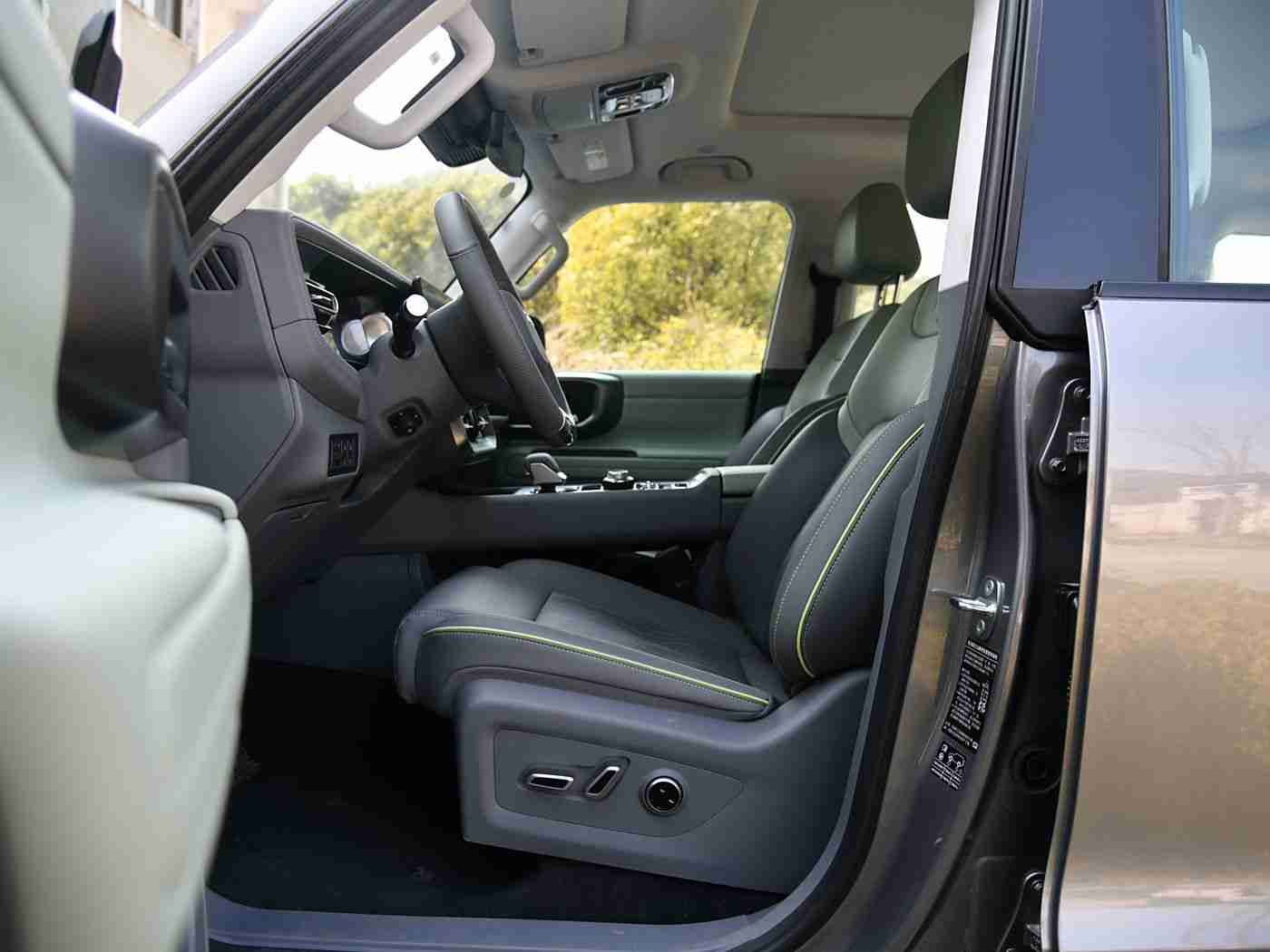 害羞草研究所：新能源汽车崛起，政策技术双轮驱动，产业链多方共赢未来-2