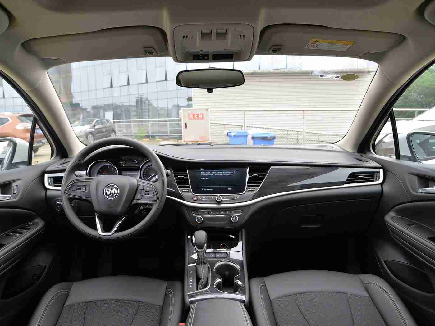 国产成年人:电驰梦想,智领风潮——国产轿车新篇章-1