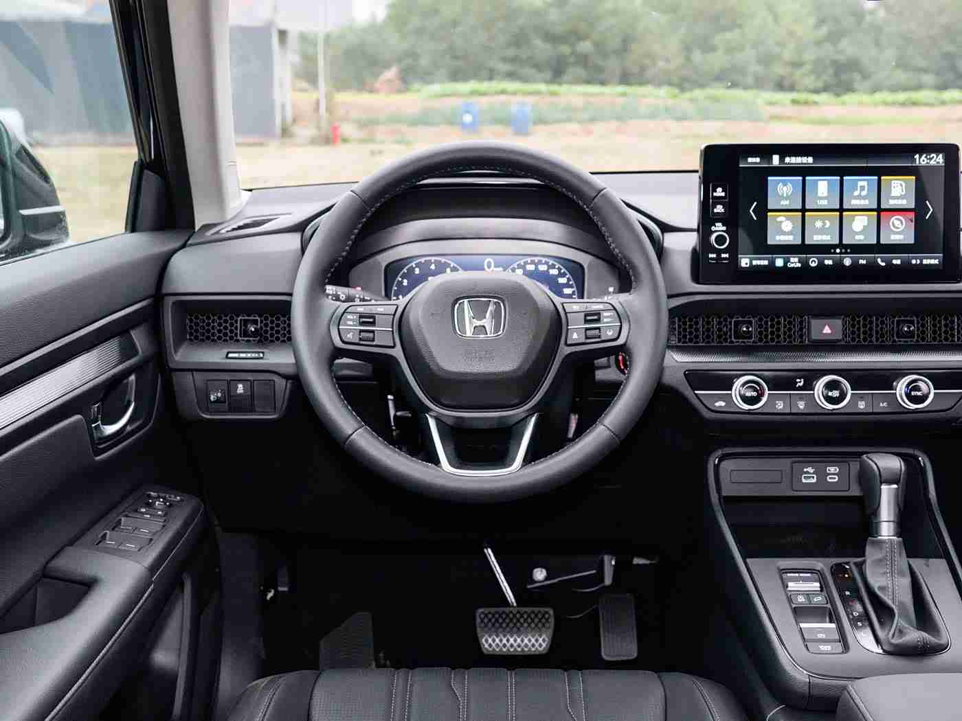 男生和女生一起差差差免费下载：“跨界营销引热议，新车型凭实力与创意领跑市场”-1