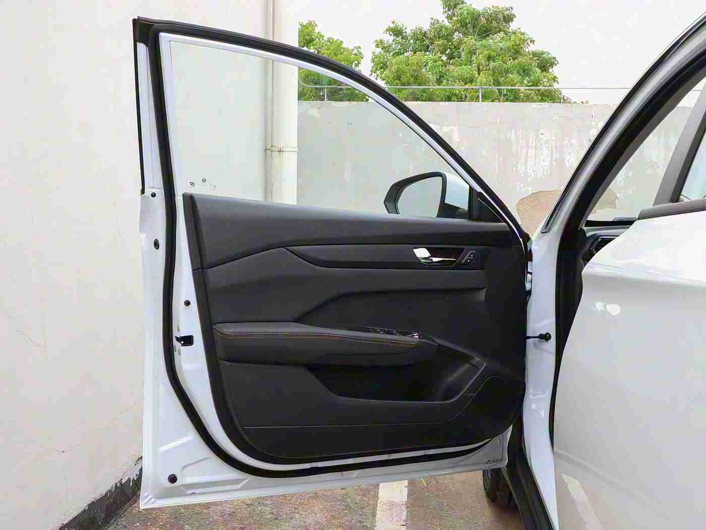 斗罗大陆禁游免费下载安装最新版：智能驾驶升级，游戏时代落幕：两款科技焦点引关注，揭秘最新动态-2