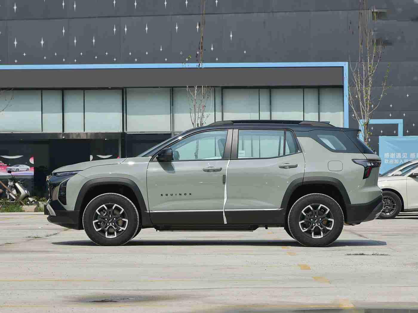 五月天一区二区:“五月购车热潮席卷,“新能源汽车与跨界合作”成焦点,汽车市场活力四射展现新趋势”-3