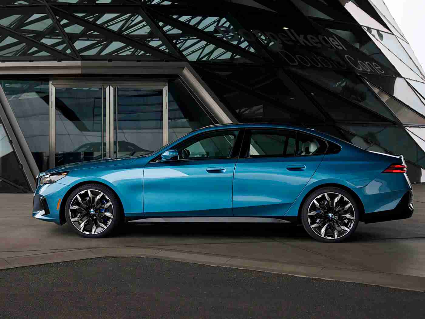 摸胸软件：智能语音助手，引领未来出行新风尚-3