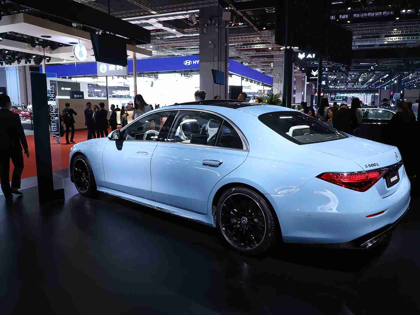 男生的香蕉插进女生的桃子里：自然灵感，动力飞扬——新能源汽车新锐之作-3