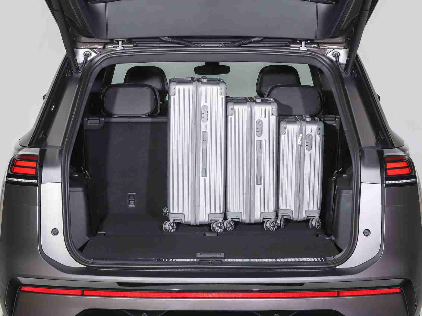 女生让男生吃困困：时尚“困困”潮，人性化出行无忧体验-3