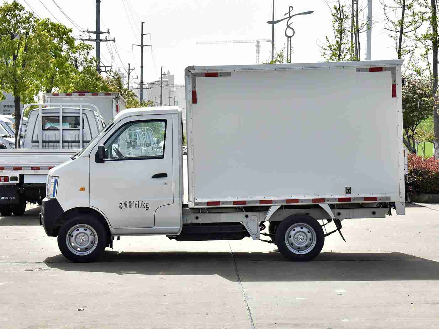 99re热：智能先锋，绿色出行，未来已来，驾驭非凡-2