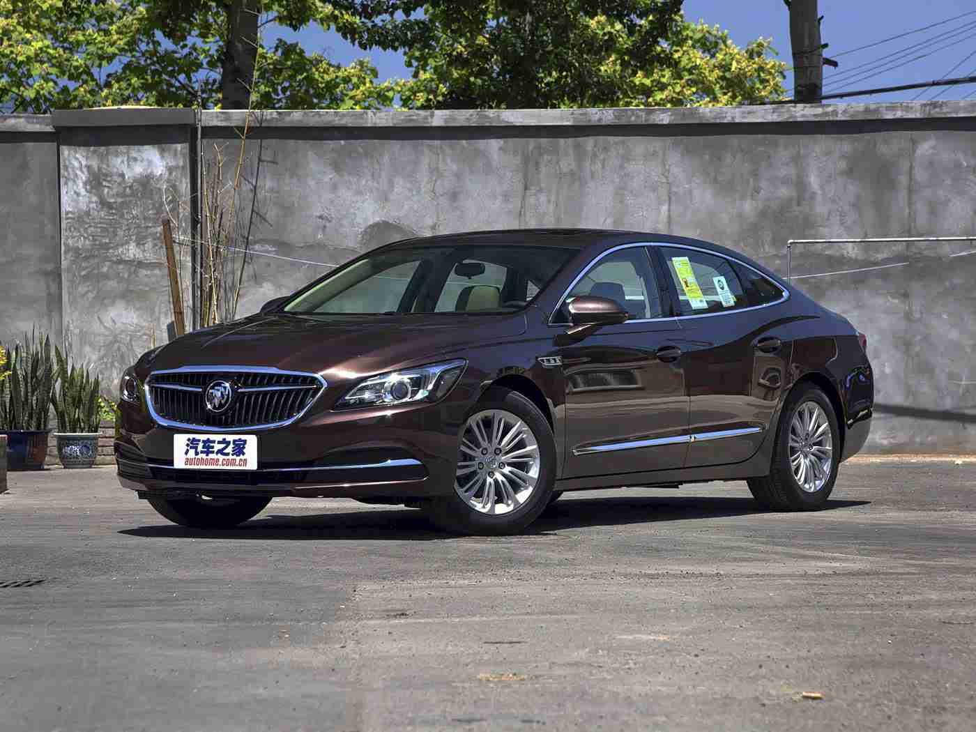 婷婷综合网站：吉利icon纯电动SUV惊艳亮相，新能源汽车市场再添新活力-3