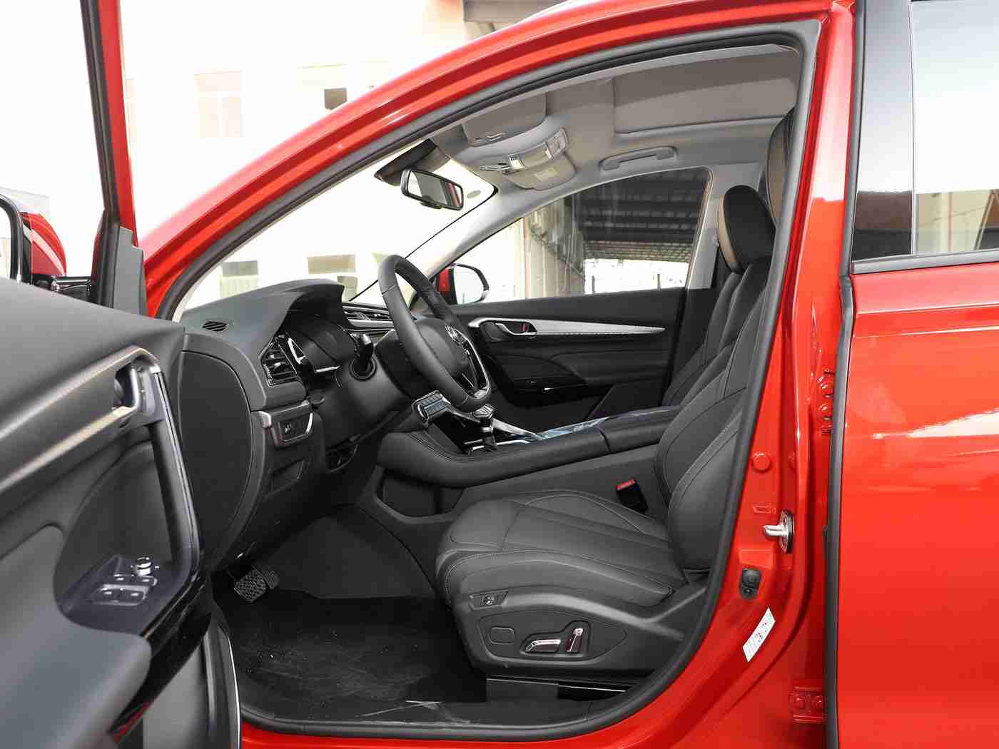 艳女直播APP：汽车直播盛宴来袭，艳女主播带你领略品牌魅力，开启直播行业新潮流-3