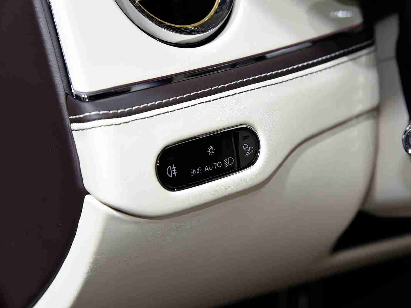 一个B三个人换着玩：B级车新标杆：三人共享，智能豪华出行体验，这款车型受热捧-3