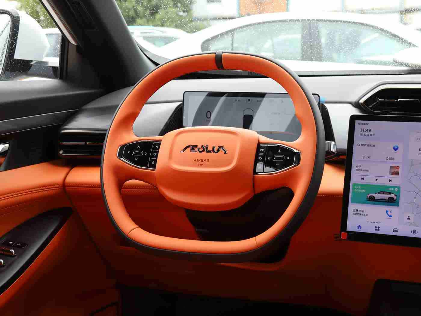 裸体美女软件：智驾新风尚，美女相伴行-1