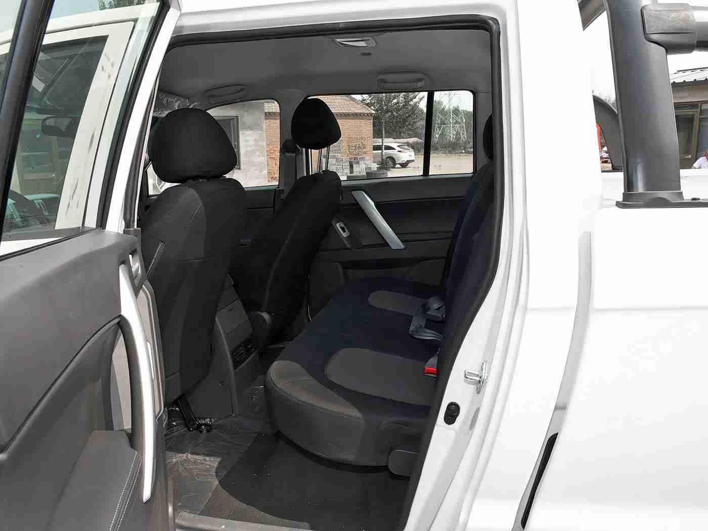 黄3.0：革新科技引领潮流，黄3.0汽车惊艳登场，性能与设计完美融合-1