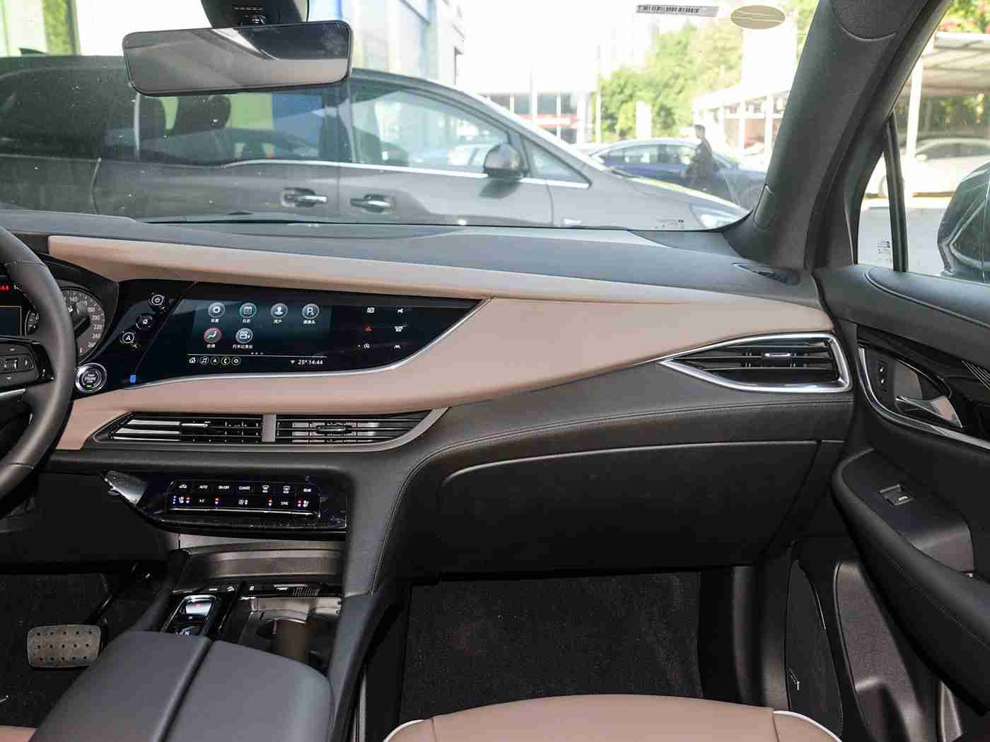 天天操夜：“混合动力科技驱动，智能舒适新体验：新车上市引关注，畅享非凡驾驶乐趣”-1