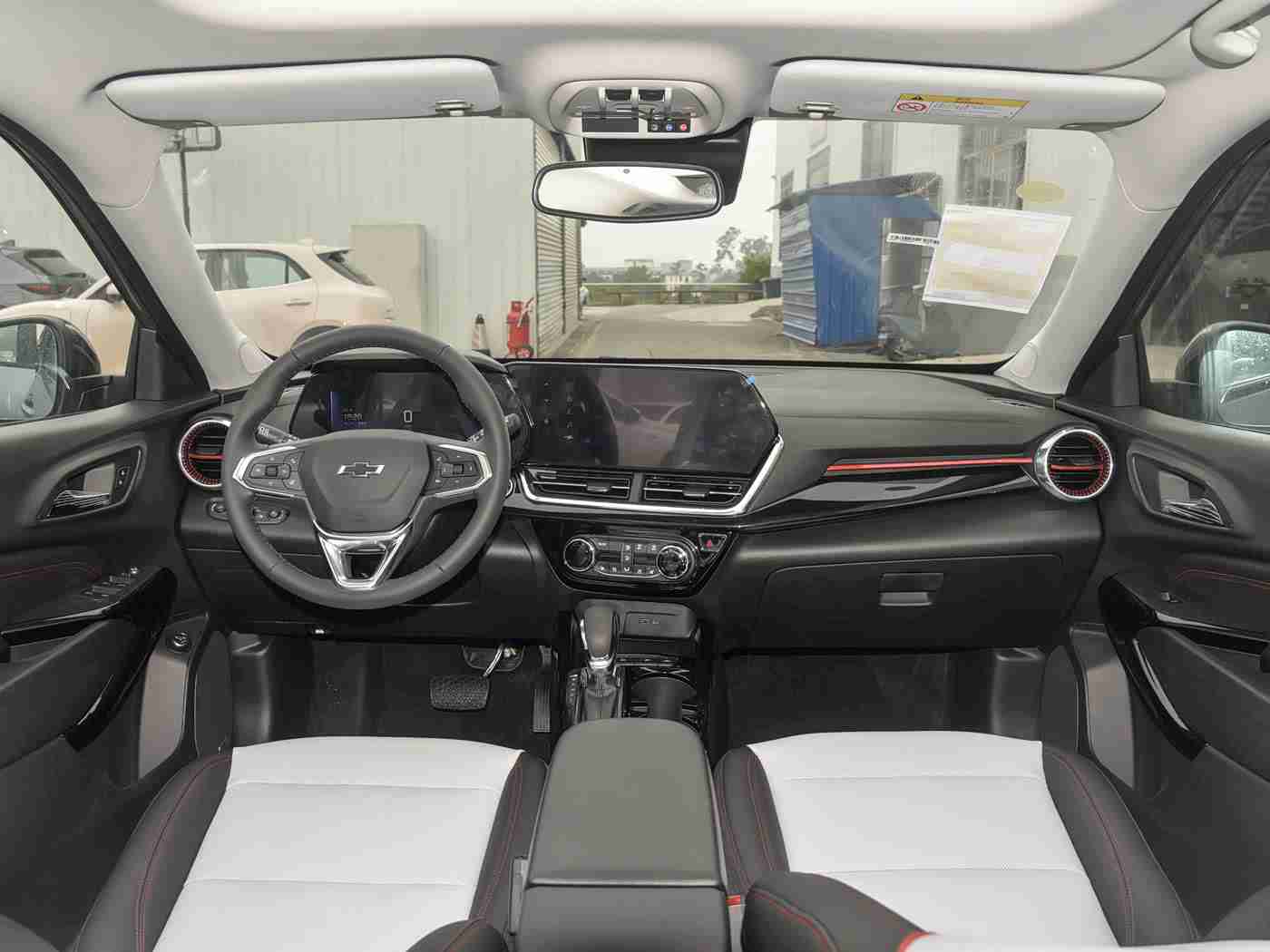 女生让男生吃自己困困：智行新境，“困困”驶入绿色未来-1