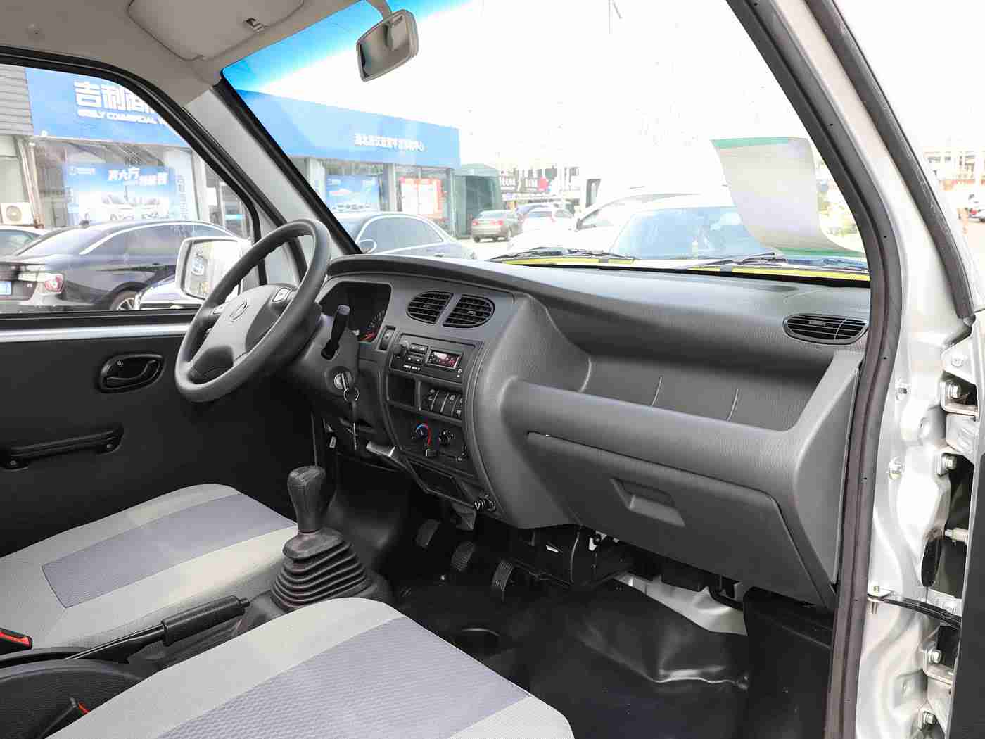 成人AV影视：汽车界新宠：光影交织，科技驾驭，未来出行新篇章-2