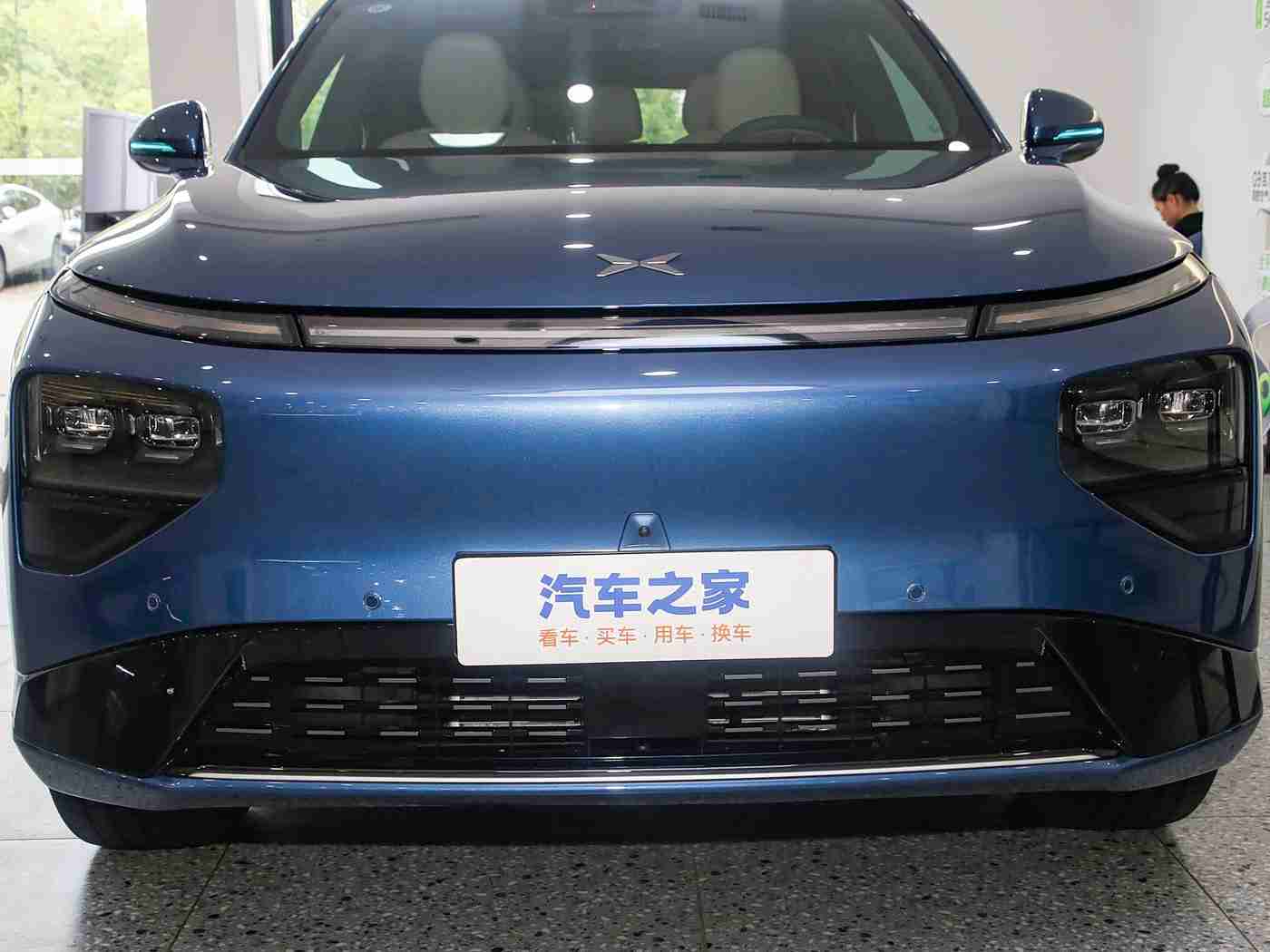 陈冠希用嘴让阿娇高潮：星夜熠熠，速度激情：陈冠希概念车引领未来驾驶新风尚-3