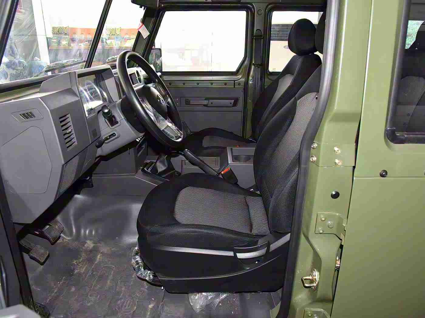 五月天一区二区:“五月购车热潮席卷,“新能源汽车与跨界合作”成焦点,汽车市场活力四射展现新趋势”-5