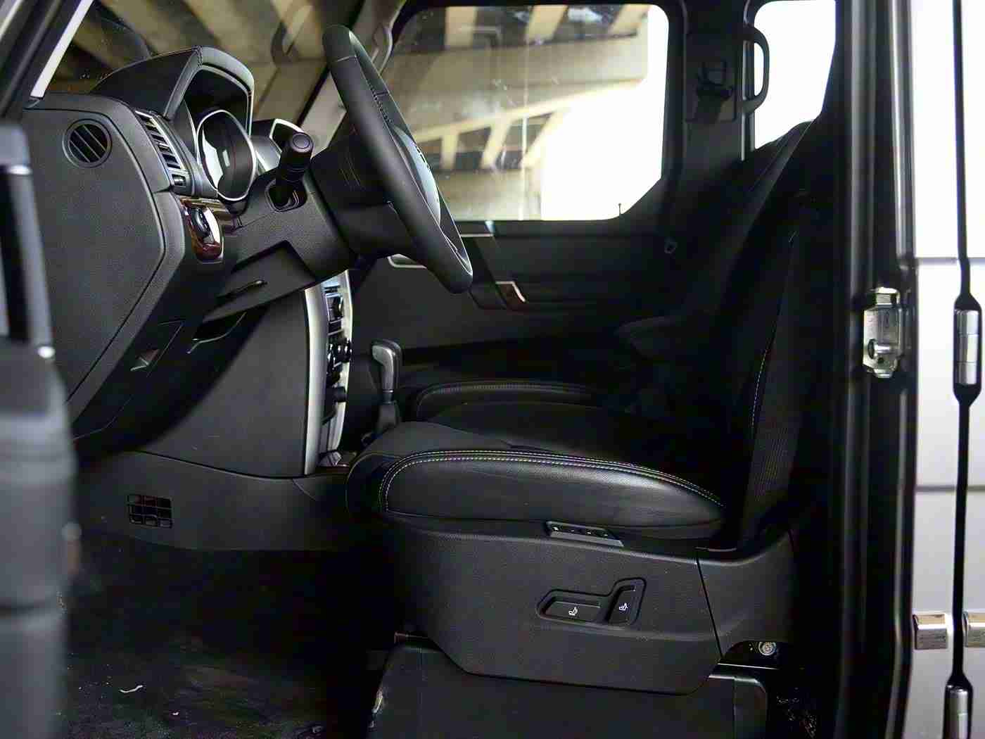 爱情电影aqday改成什么了：“汽车新锐品牌亮相，时尚外观与卓越性能引领未来出行体验”-1