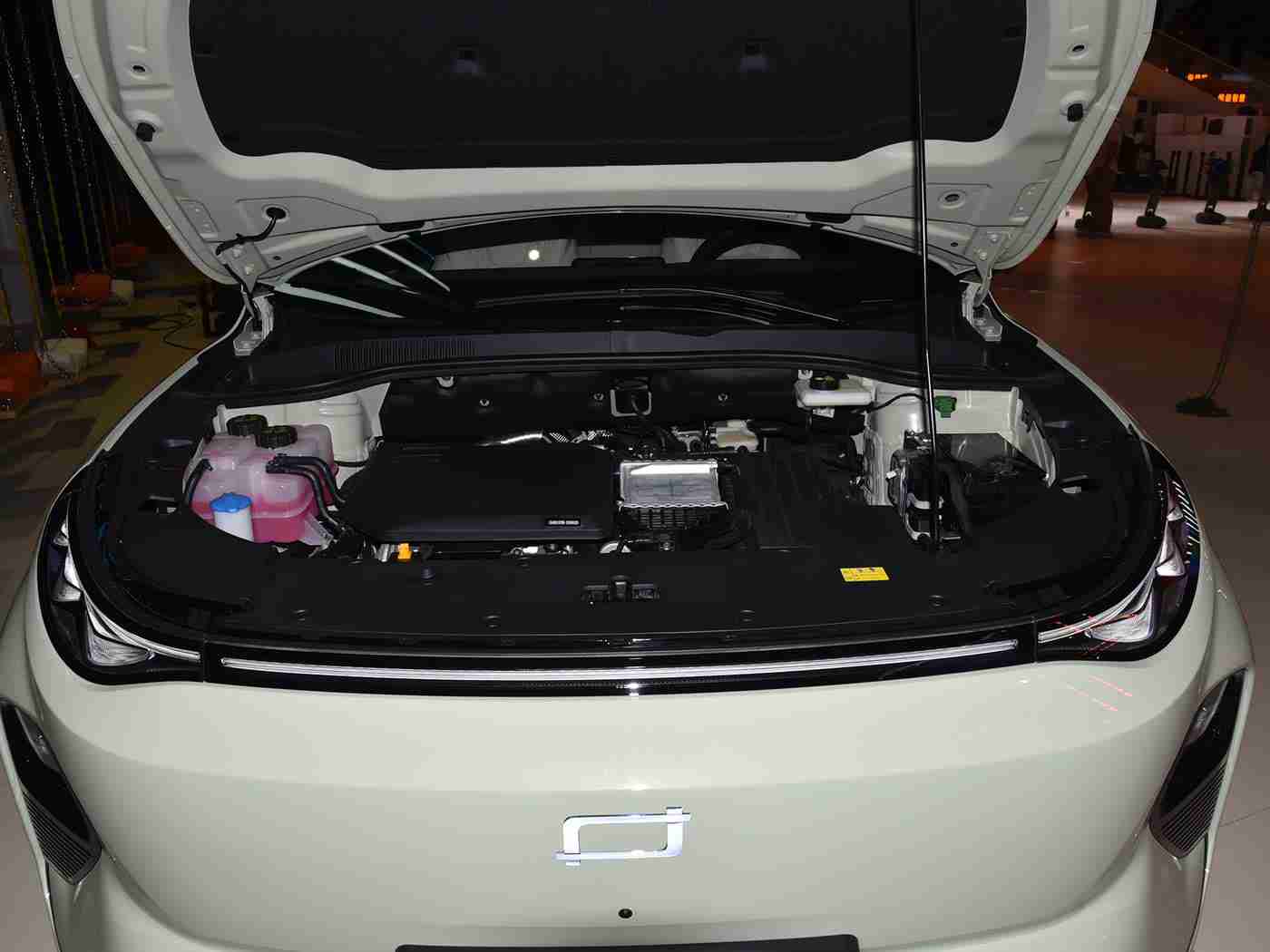 京东影业：跨界融合，影视赋能：新能源汽车市场新势力崛起-1