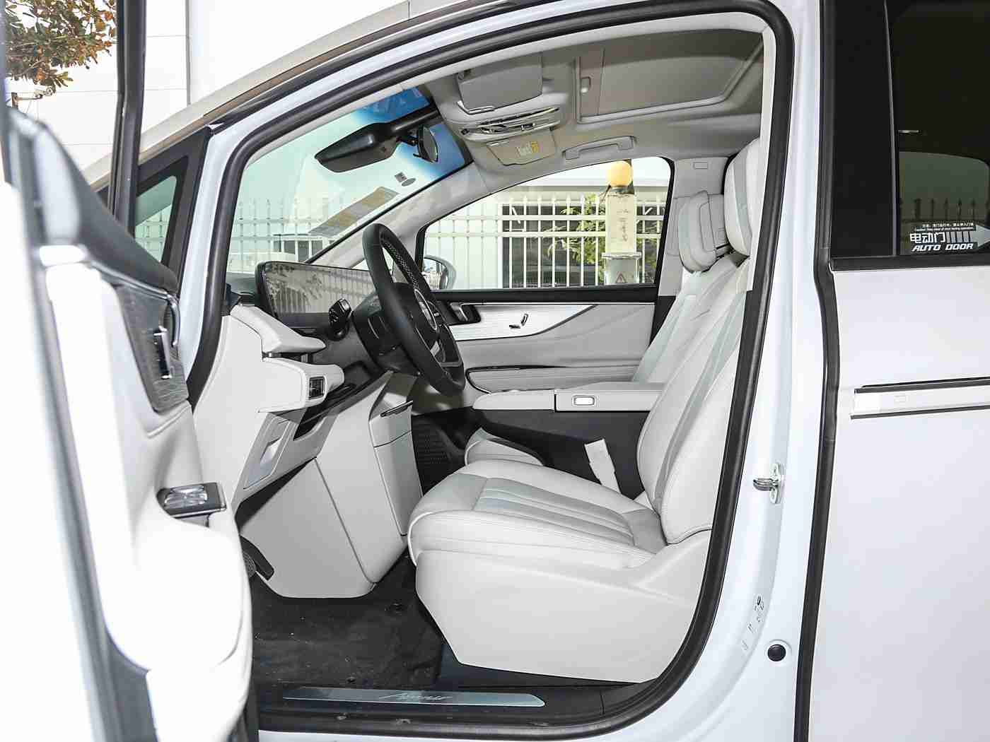 黄色3.03:焕新动力,智能领航——引领未来出行新潮流-2