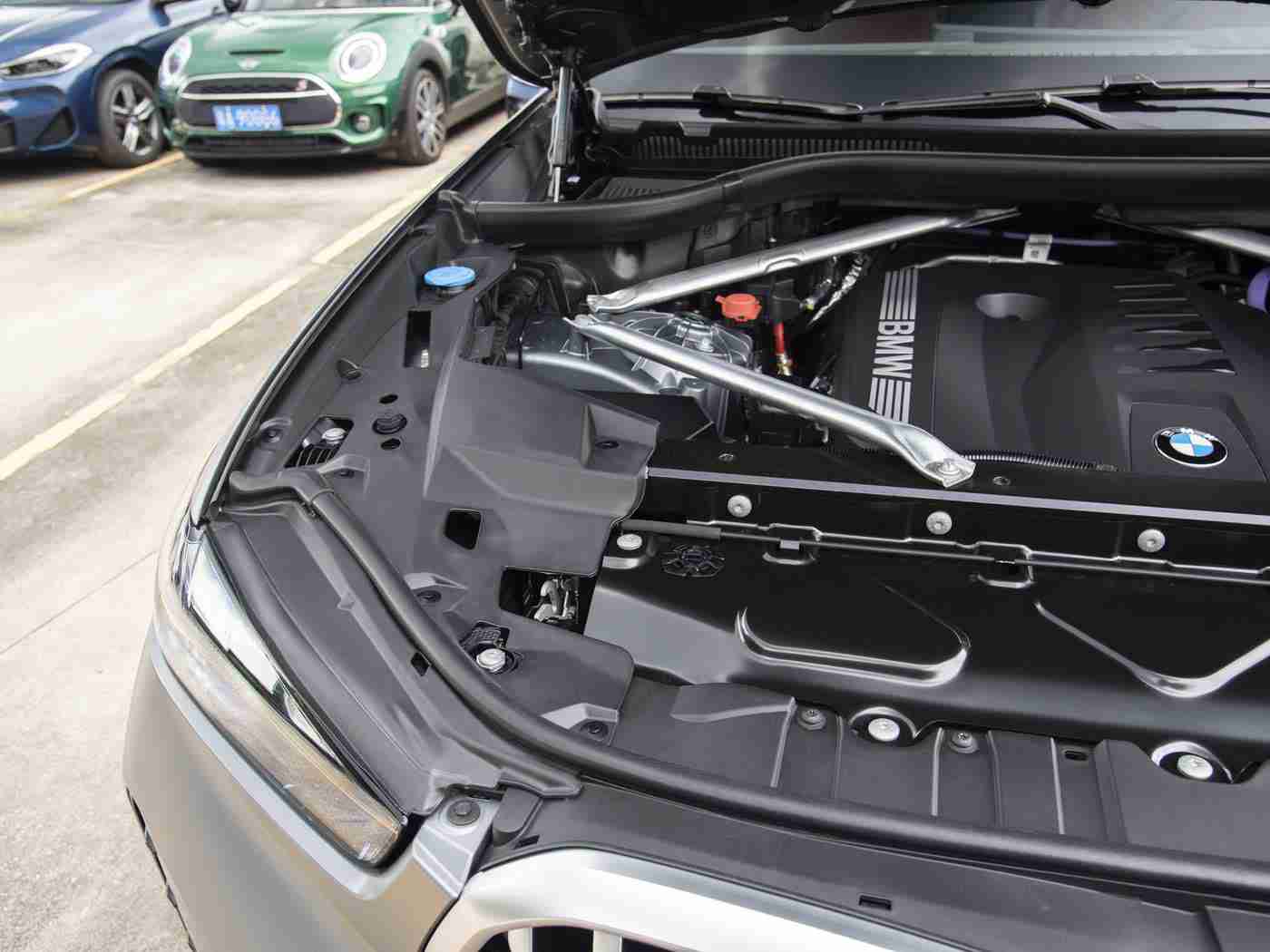 男生女生一起搓搓:新能源汽车盛宴,激情搓搓共鉴时尚魅力-2