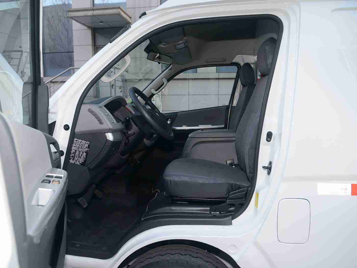 罗宾给乔巴做青春期治疗：心理治疗与维修技术碰撞：汽车维修师乔巴效率飙升，行业启示显著-3