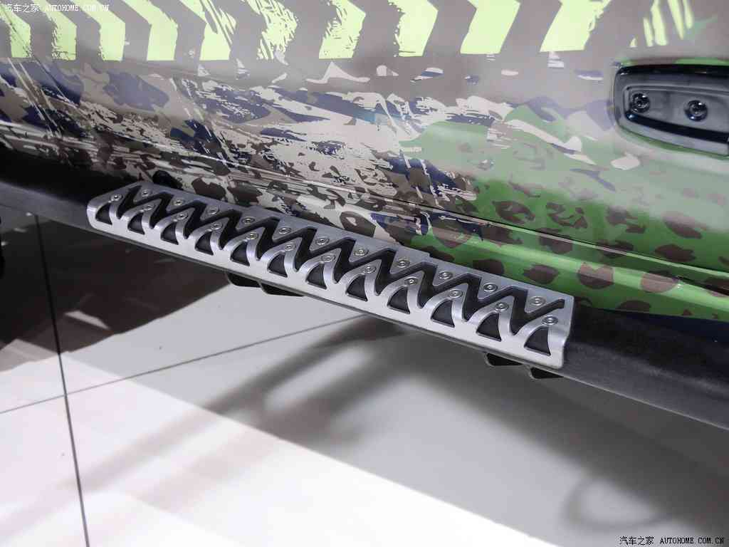 女学生超短裙教室自慰：汽车时尚新潮流：超短裙式设计引领个性自由风-4