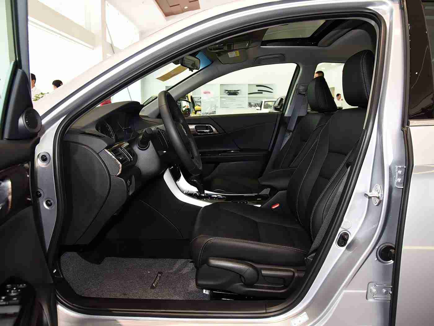 女人与公拘交酡:引领潮流的女性专属车型:“女人与公拘交酡”惊艳亮相,科技与时尚并存-3