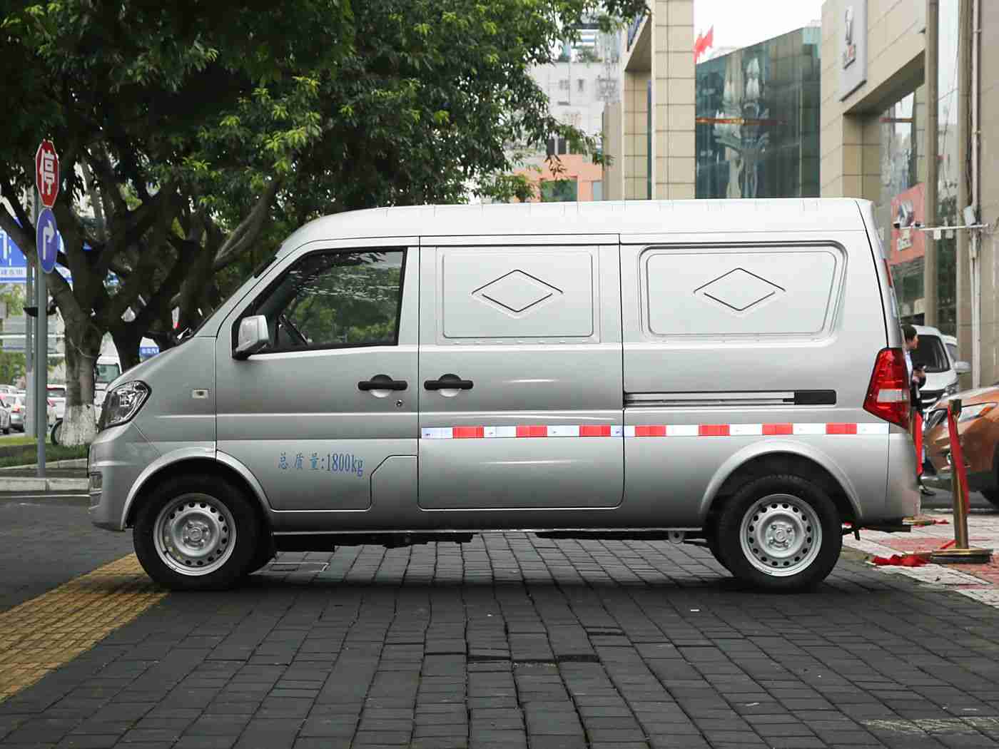 天天操夜夜操：新能源汽车翘楚，“天天操夜夜操”全新车型惊艳亮相，引领行业潮流，颠覆出行体验-2