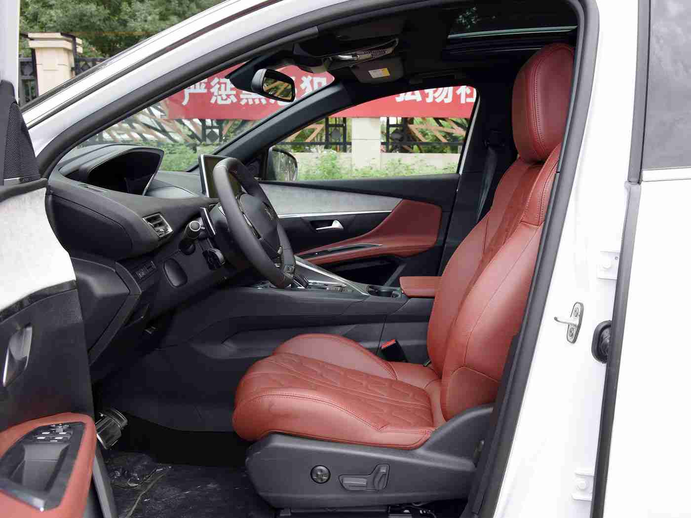 黄色应用下载大全：车载神器推荐：五大类实用汽车应用，让驾驶更安全、便捷，车主必看！-2