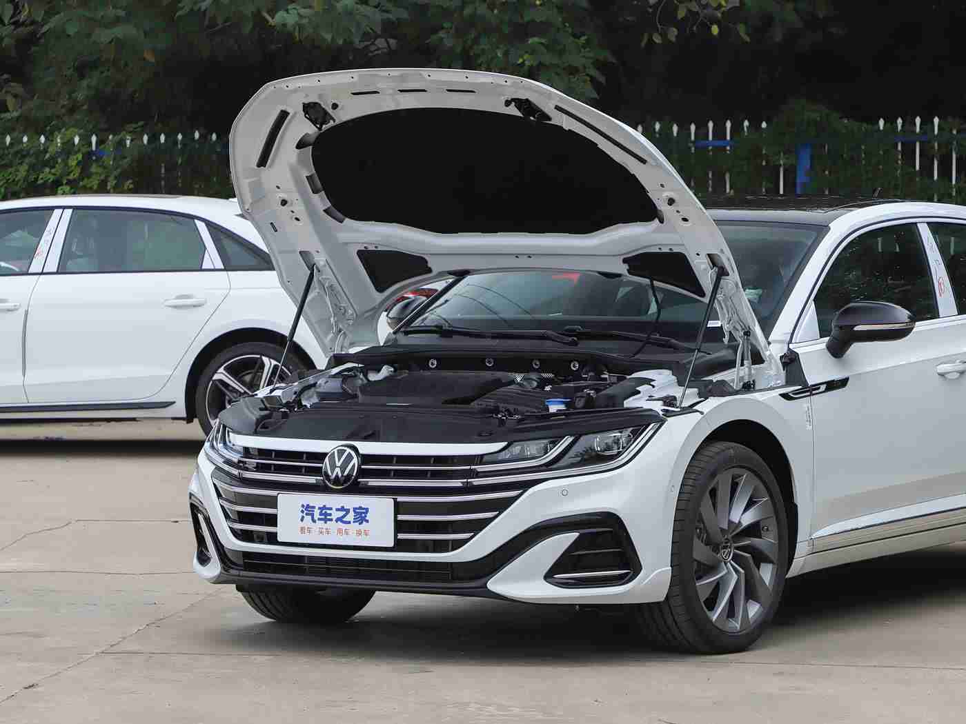 APP:数字化浪潮下,跨界融合成汽车行业新趋势:创新思维引领未来汽车生活-1