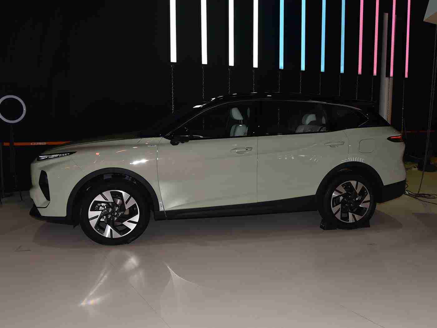 色情应用：智能驾驶新篇章：汽车应用革新，便捷安全出行新体验-3