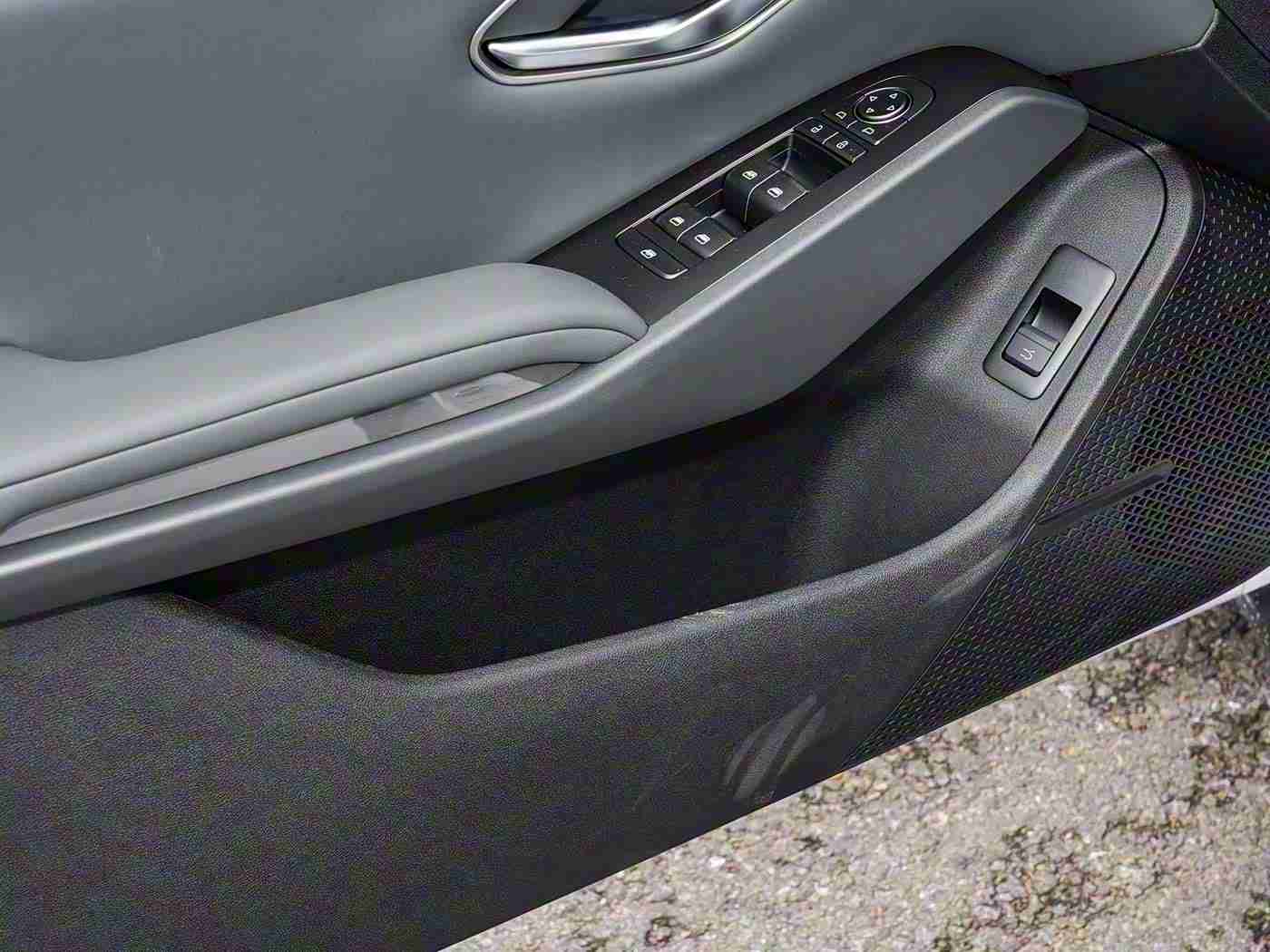 黄色TV：炫彩动感，智驾无忧——引领潮流的时尚座驾-2