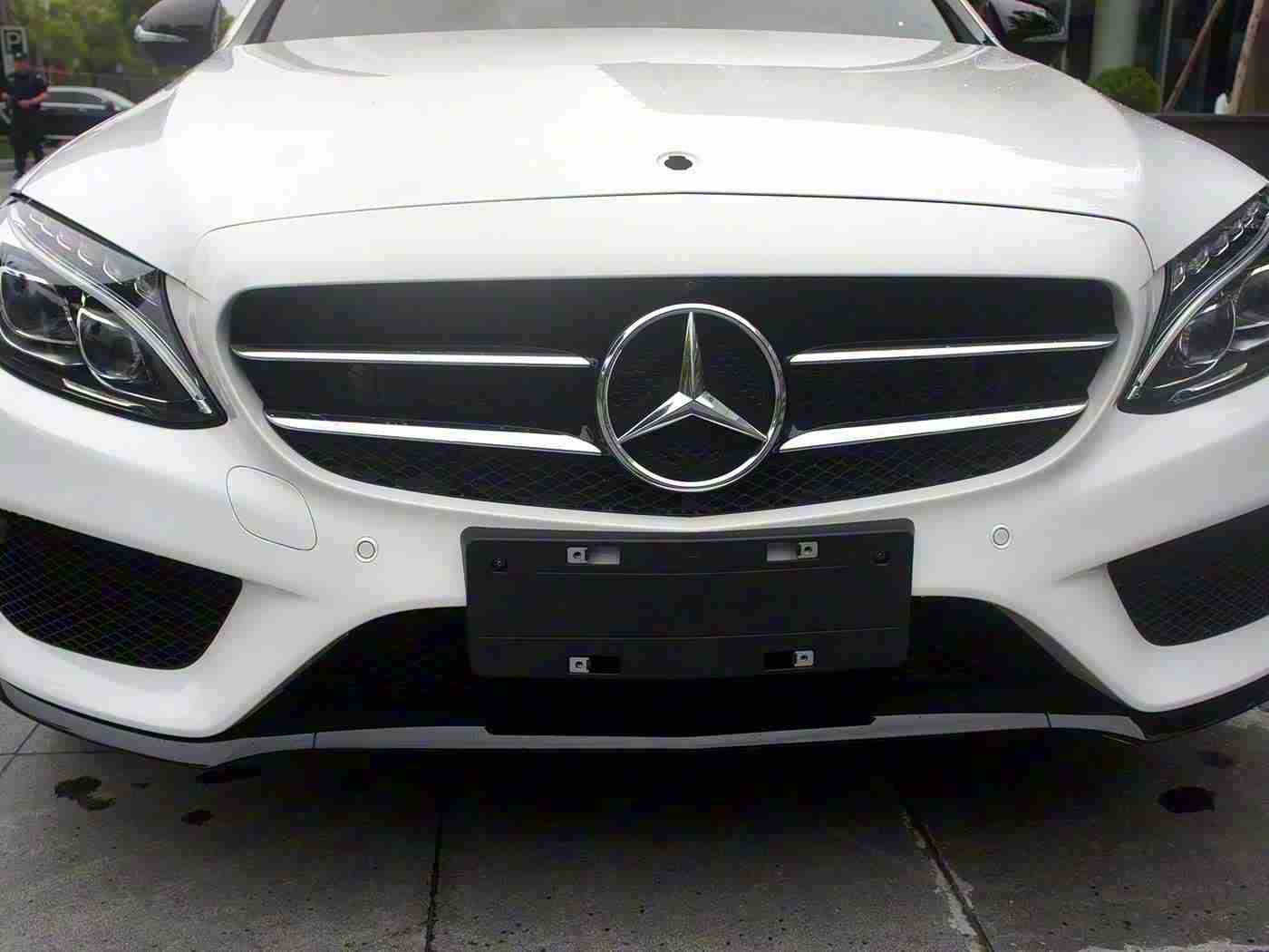 王者女性的全身无小爱心壁纸：绽放女性魅力，驾驭个性座驾-5