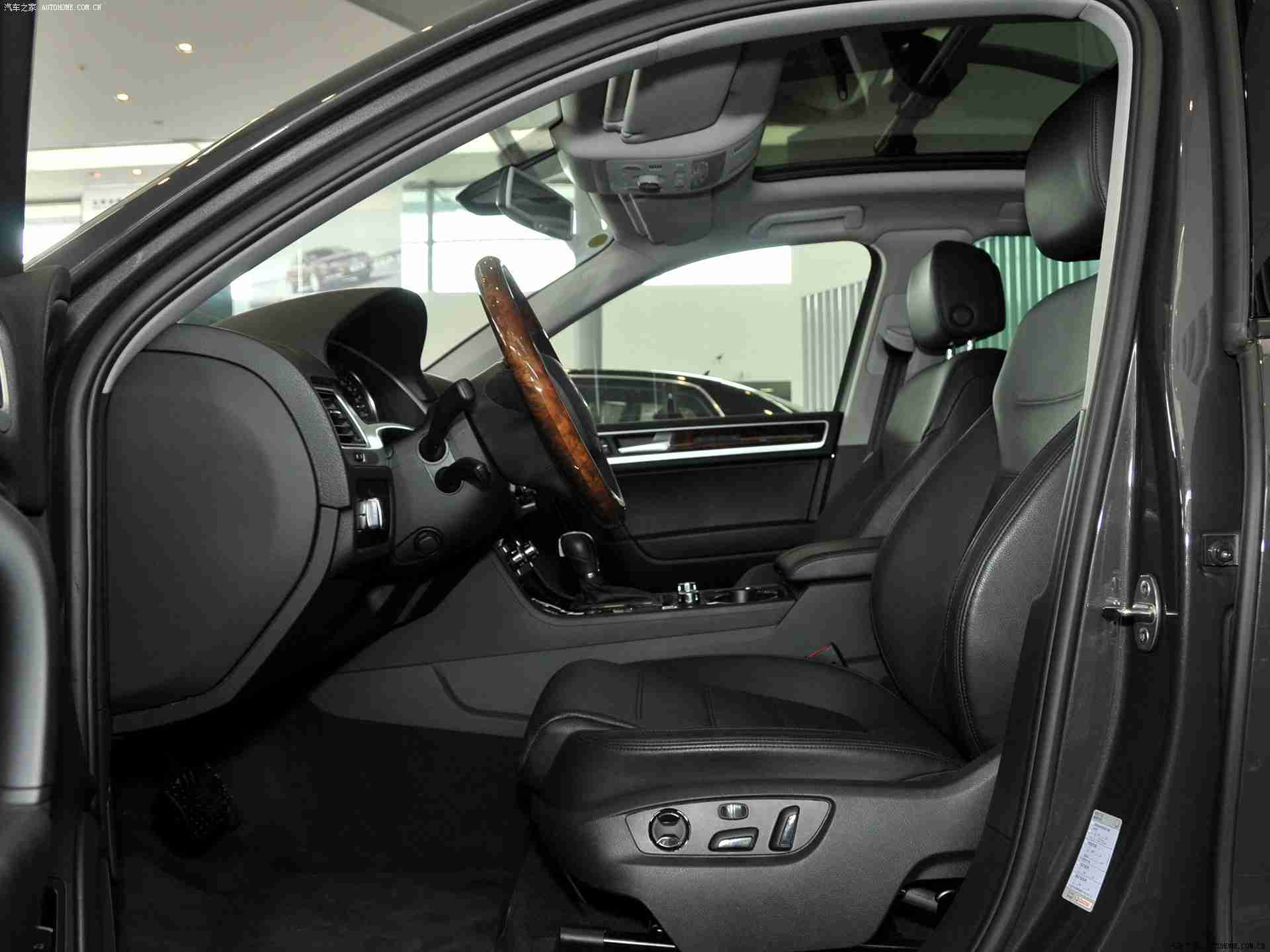 黄色软件3.3:智能化新伙伴助力汽车产业升级,"黄色软件3.3"打造智能出行生态-3