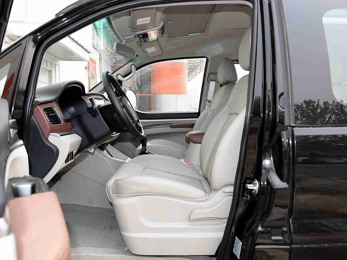 黄色应用3.0：智能领航，安全守护：新科技产品革新汽车出行体验，引领行业迈向新纪元-2