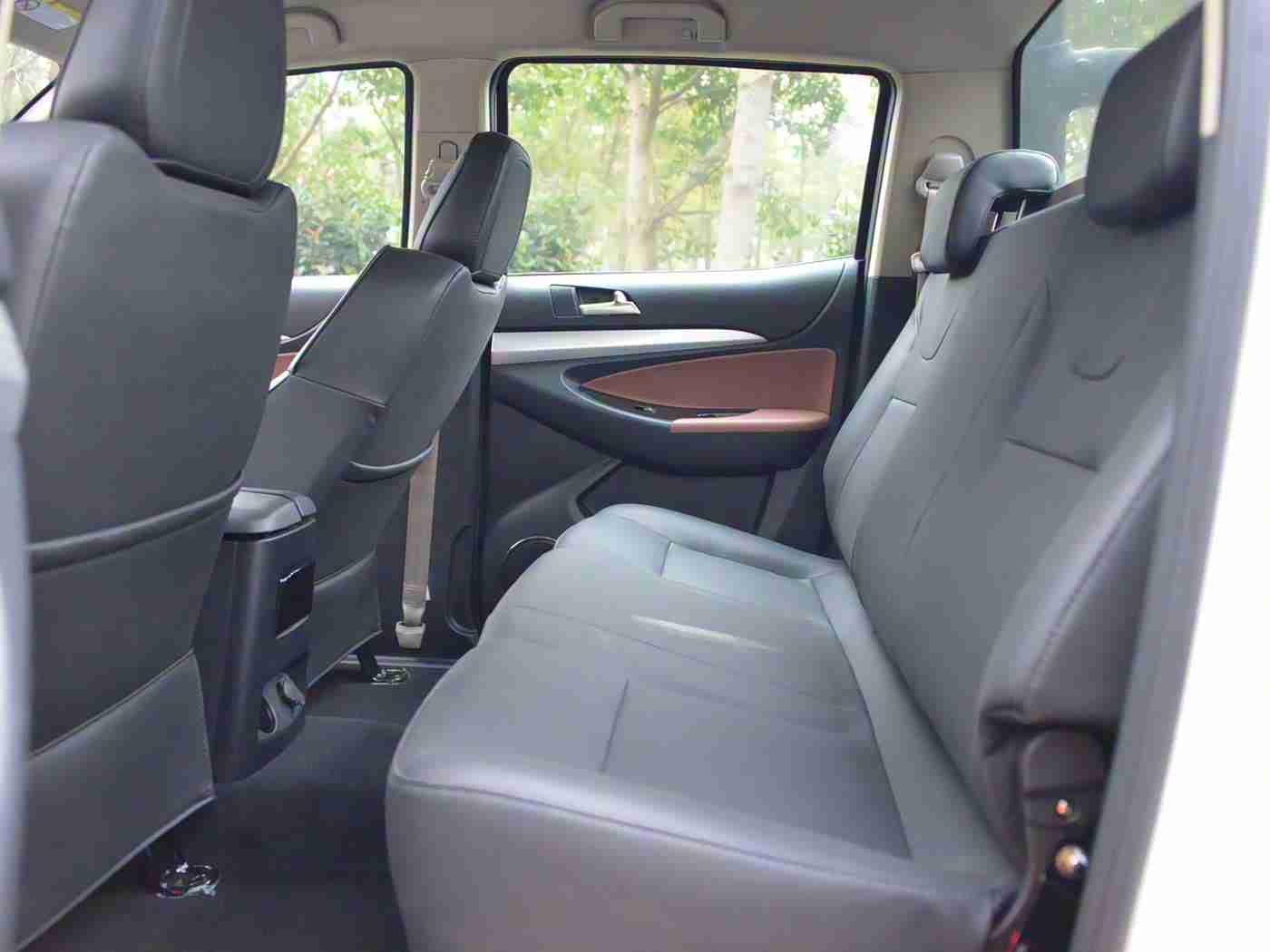 黄色APPOPPO:新能源汽车黑马亮相,"黄色APPOPPO"引领绿色出行潮流-1