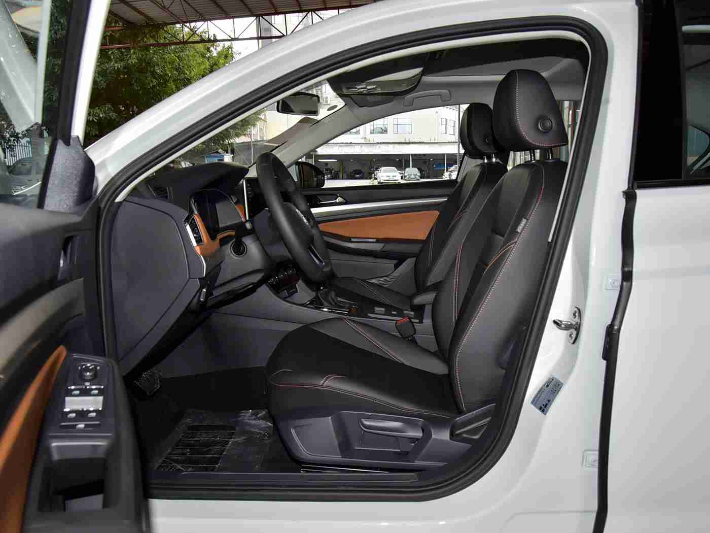 国精产品一二三区：国精汽车新篇：品质创新引领，安全舒适共赏，国货之光再创辉煌-4