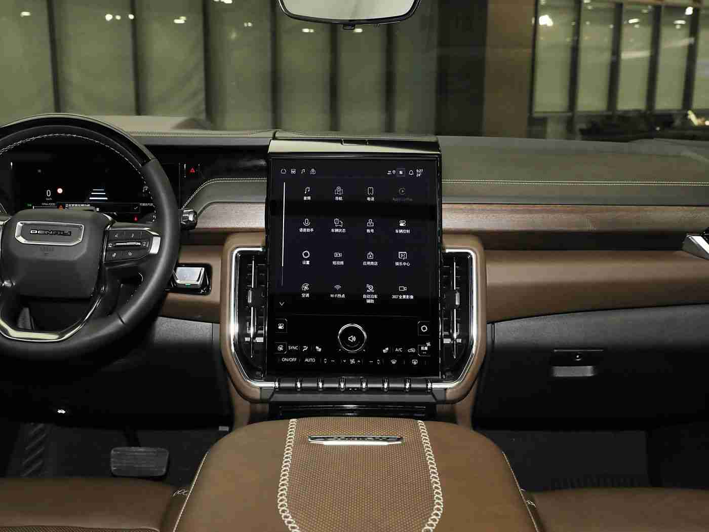 男生和女生打扑克：智能驾驶新体验：创新系统引领“都市驾驶乐趣”扑克大赛-2